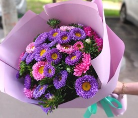 букет из 15 цветов астры