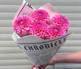 букет из 5 розовых георгинов