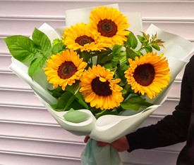 букет из цветов подсолнухов