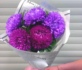 букет из цветов фиолетовых астр